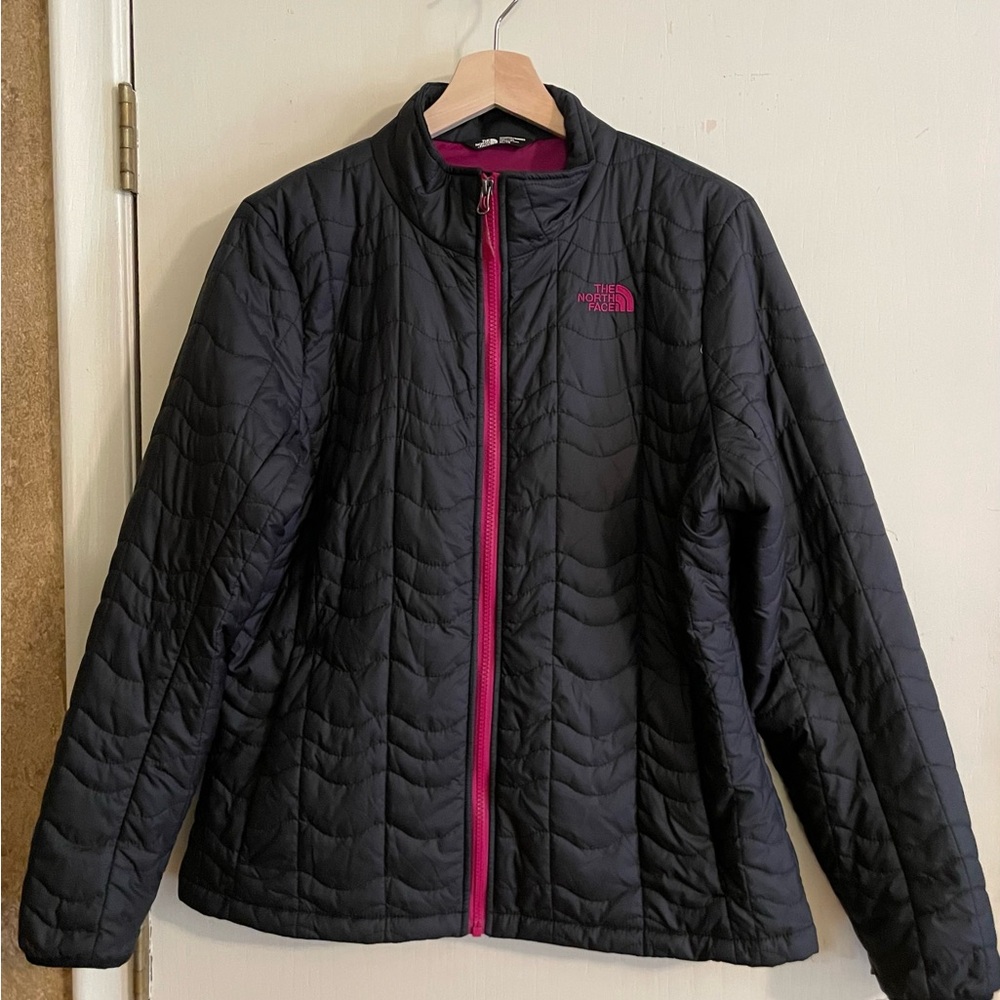 The North Face Women's Black and Pink Puffer Jacket XL